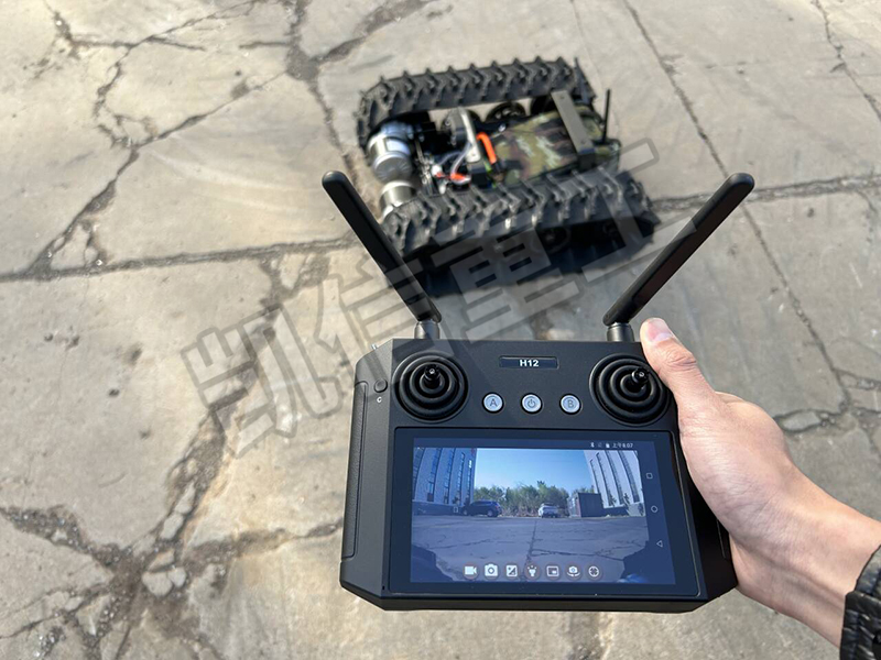 遙控遠(yuǎn)程小型履帶底盤(pán)